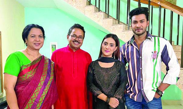 আবুল হোসেন মজুমদারের সিনেমায় তারা তিনজন