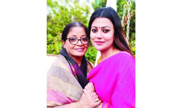 প্রথমবার পরিচালনায় ডলি জহুর, সাথে তানজিকা আমিন
