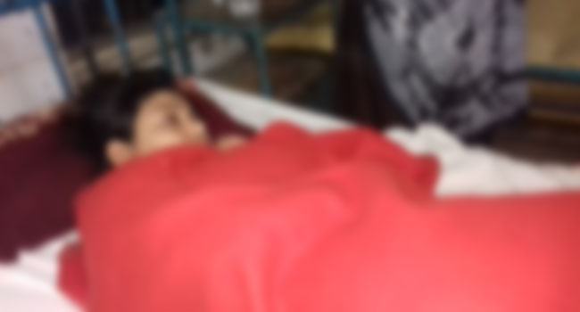 প্রেমিকের স্ত্রীর হাতে মার খেয়ে হাসপাতালে প্রেমিকা