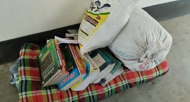 ইবি ছাত্রকে বৈধ সিট থেকে নামিয়ে দিলো ছাত্রলীগ কর্মীরা