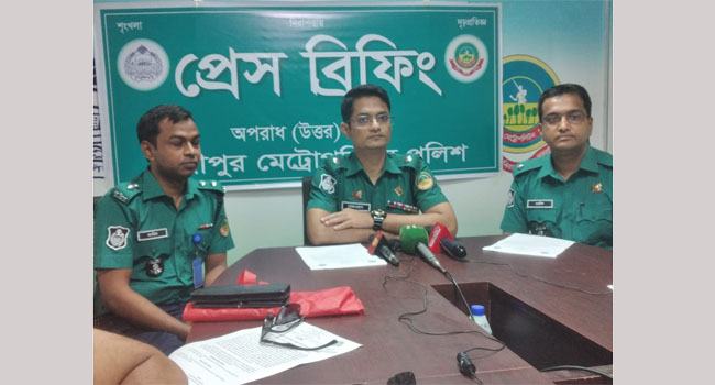 গাজীপুরে ডিশ ব্যবসায়ীসহ আটক ৩