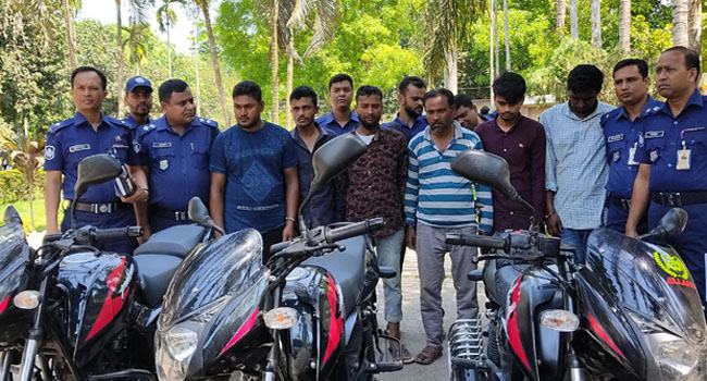 চুয়াডাঙ্গায় চোরাই মোটরসাইকেলসহ গ্রেফতার ৬