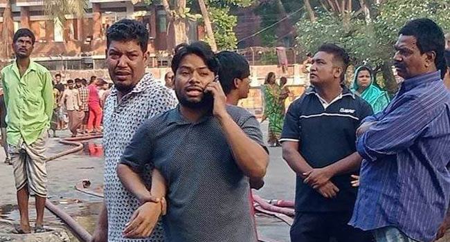 চিৎকার করে কাঁদছেন ব্যবসায়ীরা