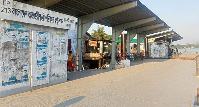 যাত্রী সঙ্কটে ঝালকাঠি-ঢাকা-চাঁদপুর রুটে লঞ্চ চলাচল বন্ধ