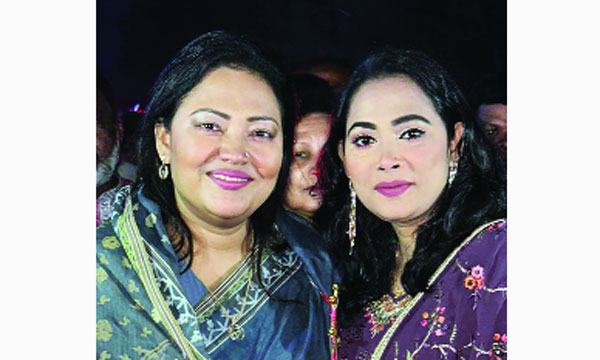 মমতাজে মুগ্ধ বিউটি