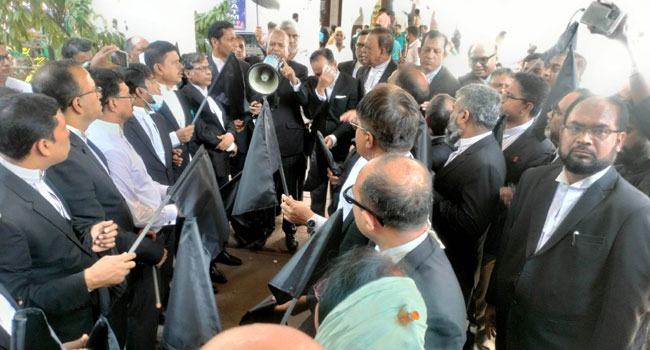 সুপ্রিম কোর্ট বারে ইফতার পার্টি নিয়ে উত্তেজনা