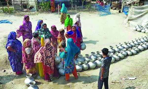 পাইকগাছার পল্লীতে সুপেয় পানির তীব্র সঙ্কট