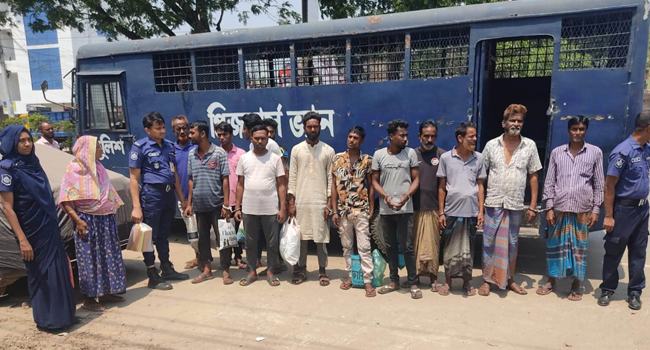 বেনাপোলে পুলিশের বিশেষ অভিযানে গ্রেফতার ১৪