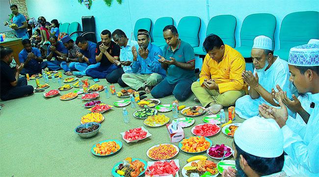 বঙ্গবাজারে ক্ষতিগ্রস্তদের জন্য মালয়েশিয়ায় দোয়া মাহফিল ও অনুদান প্রদান