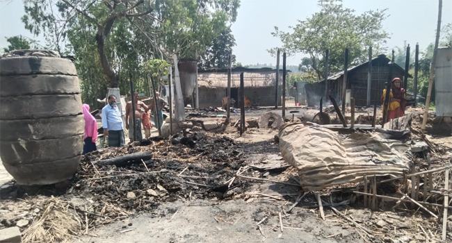 হরিপুরে আগুনে পুড়েছে ৪টি ঘর