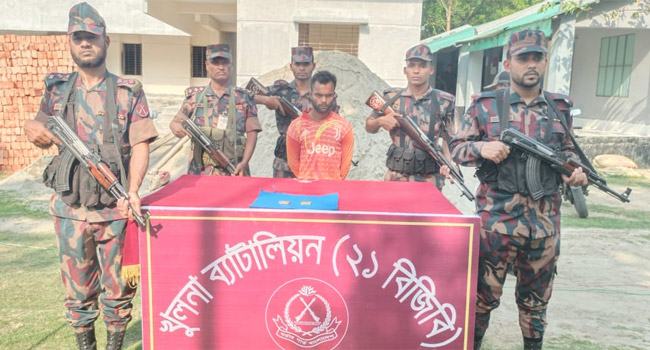যশোরের শার্শা সীমান্ত থেকে ১ কেজি স্বর্ণসহ একজন আটক