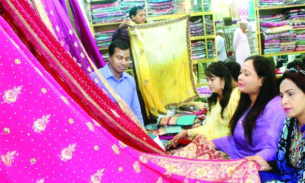 ঈদ কোলাহল নেই বেনারসি পল্লীতে