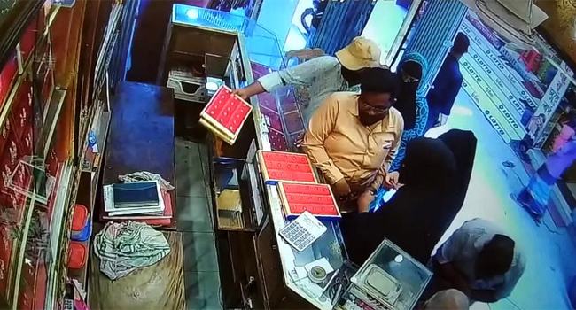 চান্দিনায় জুয়েলারি দোকান থেকে দিনদুপুরে আবারো স্বর্ণ চুরি