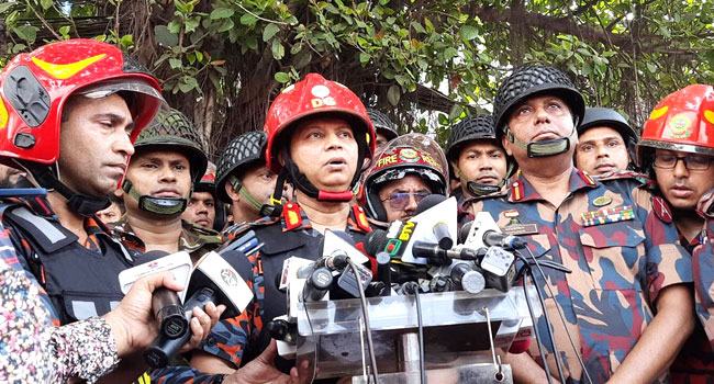 নিউ মার্কেটের আগুন নিয়ন্ত্রণে, তবে পুরোপুরি নির্বাপণে সময় লাগবে : ফায়ার ডিজি