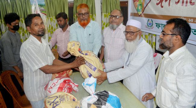 ফালাহ-ই-আম ট্রাস্টের ঈদ সামগ্রী বিতরণ