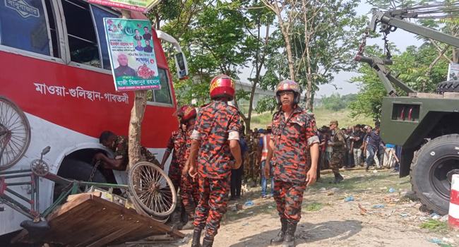 পদ্মাসেতুর জাজিরা প্রান্তের বাস খাদে নিহত ১