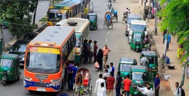 নিউ মার্কেট এলাকায় যান চলাচল স্বাভাবিক