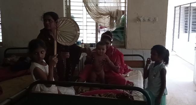 ফরিদপুরে তীব্র তাপদাহ আর লোডশেডিংয়ে নাকাল জনজীবন