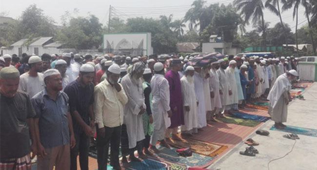 ঈশ্বরদীতে ইস্তিসকার নামাজ আদায়