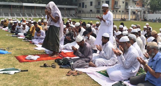 মানিকগঞ্জে বৃষ্টির জন্য বিশেষ ইস্তিসকার নামাজ অনুষ্ঠিত