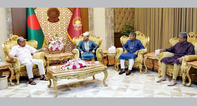 বিদায়ী রাষ্ট্রপতির সাথে তিন বাহিনী প্রধানদের সৌজন্য সাক্ষাৎ