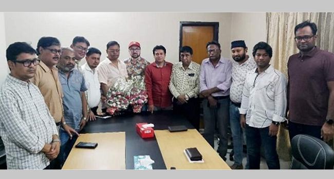 নারায়ণগঞ্জ প্রেসক্লাবের নতুন কমিটির দায়িত্ব গ্রহণ