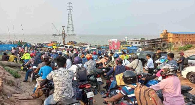 ঈদের যাত্রা শুরু হওয়ায় ঢাকা শান্ত