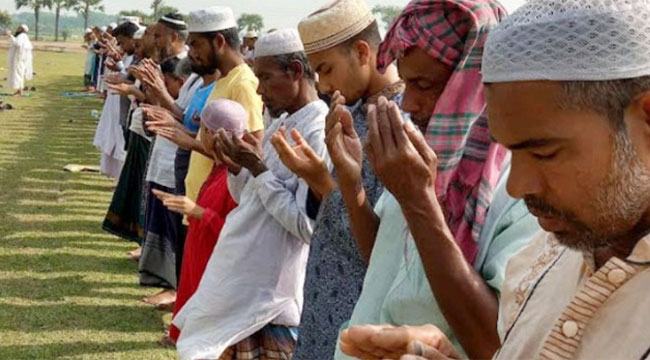 নওগাঁয় বৃষ্টির জন্য নামাজ আদায়