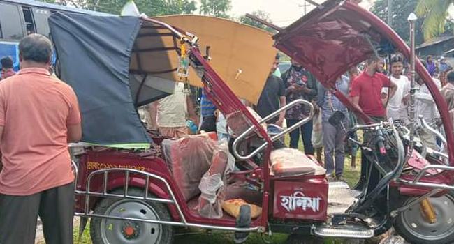 নেত্রকোনায় বাস-অটো মুখোমুখি সংঘর্ষ, নিহত ২