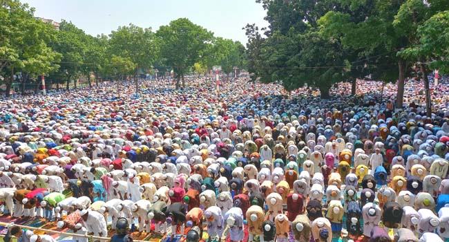 লাখ লাখ মুসল্লির অংশগ্রহণে শোলাকিয়ায় ঈদের জামাত