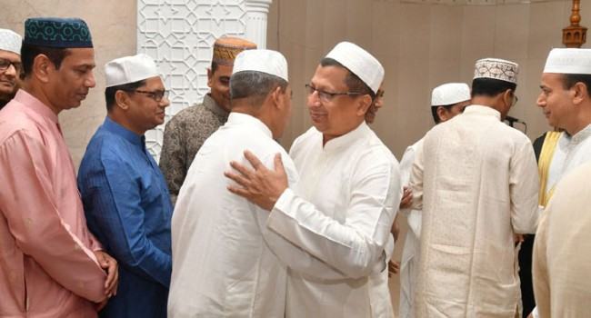 রাজারবাগে ঈদের নামাজ পড়লেন আইজিপি