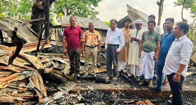 ঈদের দিন কাউখালীতে আগুনে পুড়লো ৮ দোকান
