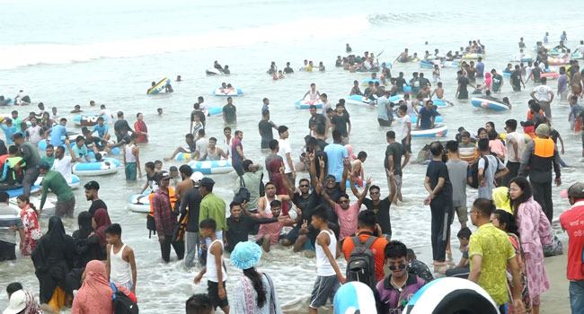 ঈদের ছুটিতে কক্সবাজারে দুই লাখ পর্যটকের সমাগম