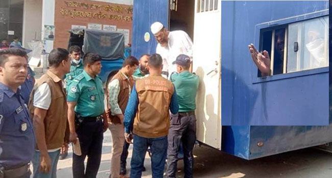 প্রিজন ভ্যান থেকে হাদিসের দারস দিলেন মামুনুল হক