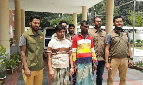 যশোরে অস্ত্রসহ ২ ব্যবসায়ী আটক