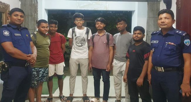 মিরসরাইয়ে খৈইয়াছড়া থেকে ৬ পর্যটক উদ্ধার