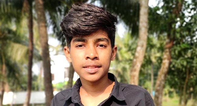 আত্মহত্যার হুমকির পর প্রবেশপত্র পেয়ে এসএসসি পরীক্ষা দিলো রায়হান