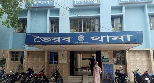 ভৈরবে পুলিশকে মারধর করে আসামি ছিনতাই