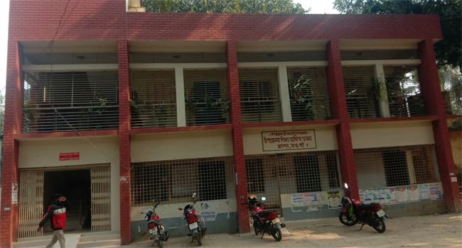 মান্দায় প্রধান শিক্ষক রেজাউল হকের মৃত্যুর পর দেয়া হলো যোগদানপত্র