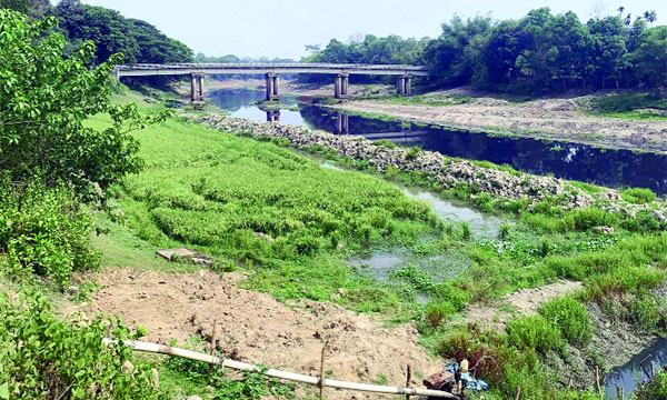 ভালুকায় নদী ও খাল খননে অনিয়ম শত শত মন বোরো ধানের ক্ষতি