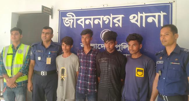 জীবননগরে অপহৃত ৩ স্কুলছাত্রী উদ্ধার, গ্রেফতার ৪