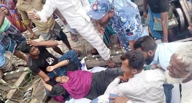 জাতীয় জরুরি সেবা ৯৯৯- এ ফোন : লঞ্চ থেকে নদীতে পড়ে যাওয়া জোহরাকে জীবিত উদ্ধার