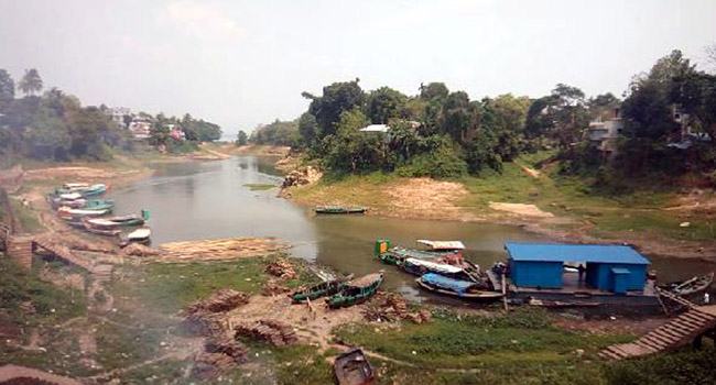 শুকিয়ে গেছে রাঙ্গামাটির কাপ্তাই হ্রদ