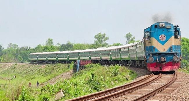 সিরাজগঞ্জে ৭ ঘণ্টা পর স্বাভাবিক ট্রেন চলাচল