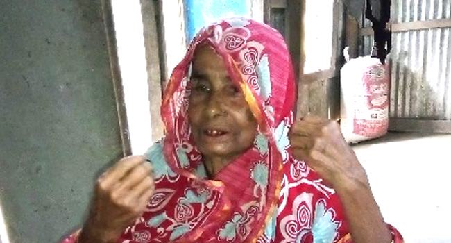বয়স্ক-ভাতা বাতিল করতে জীবিত বৃদ্ধাকে মৃত বানালেন ইউপি সচিব