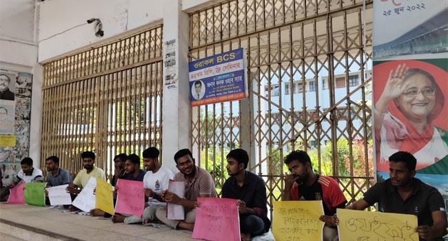 ইবির জিয়া হলে নানা সমস্যা, আন্দোলনে শিক্ষার্থীরা
