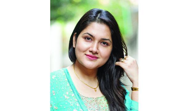 সংবাদ পাঠে অনন্য, প্রভাবক হিসেবে অনবদ্য ইসরাত আমীন