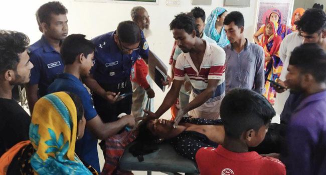 নাজিরপুরে ইটভাঙ্গা মেশিন উল্টে নিহত ১