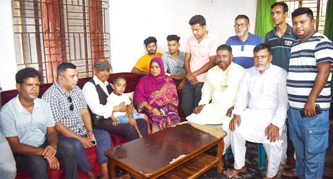 গাবতলীর বিএনপি নেতা নতুনের পরিবারের পাশে সাবেক এমপি লালু