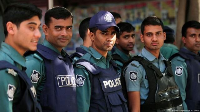 মর্যাদার প্রশ্নে পুলিশ কেন আপস করবে